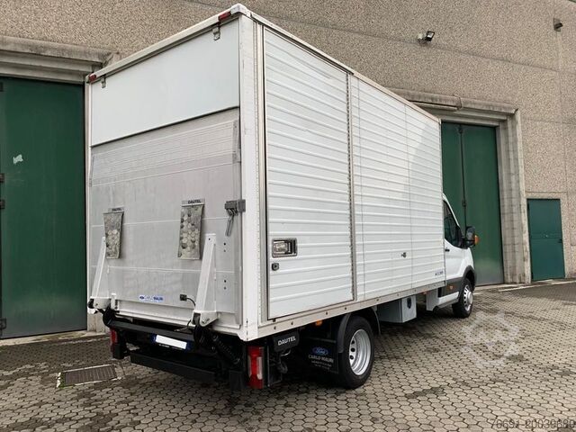 Aangepaste bestelwagen Ford Transit 350 Furgone in Lega