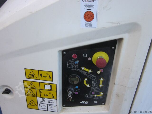 Telescoophoogwerker met verticale mast JLG TOUCAN 12E