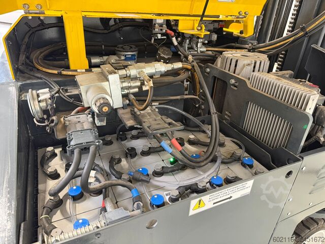 Vierwegvorkheftruck Combilift CBE3000 TRIPLEX 6500 POSITIONER