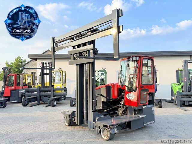 Carrello elevatore a 4 direzioni Combilift C4000ET TRIPLEX 6900 WIDE FORK POSITIONE