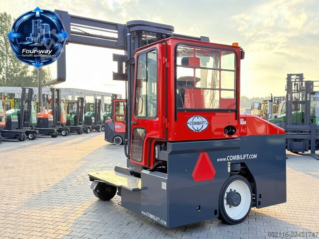 Carrello elevatore a 4 direzioni Combilift C4000ET TRIPLEX 6900 WIDE FORK POSITIONE