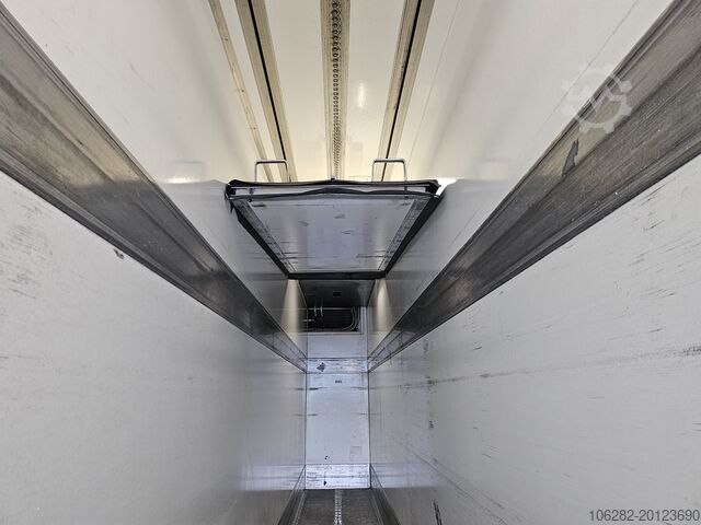 Truck with refrigerated box VOLVO FM330 6x2 FRIGOBLOCK Multizone Lenk u. L