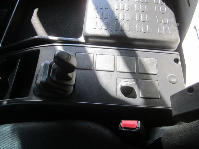 Camião de caixa fechada Iveco 160E320 Koffer LBW 110.626 Km 1. Hd.