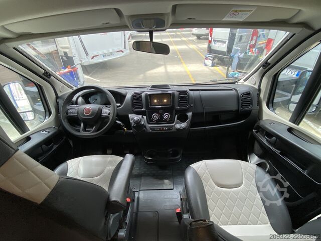 Félintegrált lakóautó Fiat Ducato Weinsberg Carasuite 2024 | Completamente accessoriato | 5 posti let