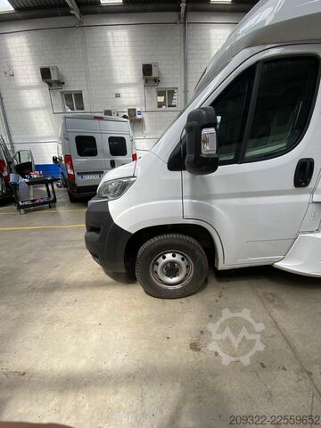 Félintegrált lakóautó Fiat Ducato Weinsberg Carasuite 2024 | Completamente accessoriato | 5 posti let