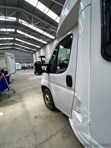 Félintegrált lakóautó Fiat Ducato Weinsberg Carasuite 2024 | Completamente accessoriato | 5 posti let