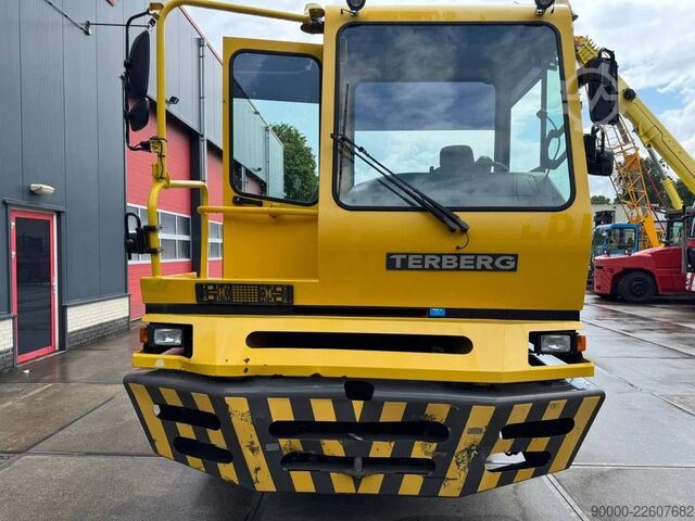 Terminál traktoru Terberg BC 182