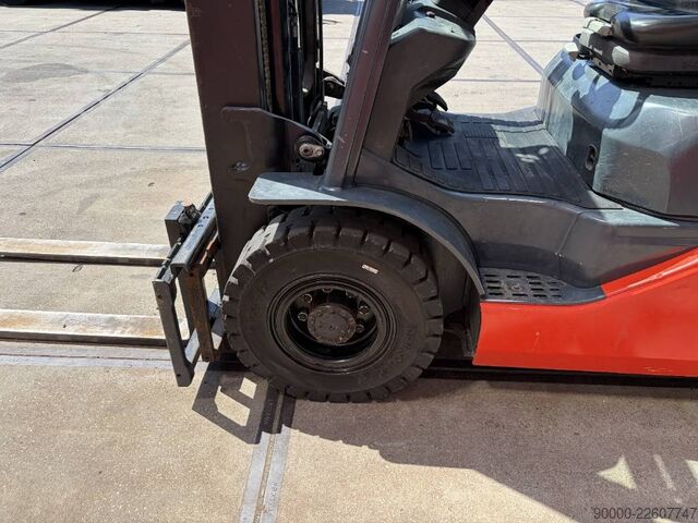 Wózek widłowy Toyota 02-8FGF25 2500 kg LPG heftruck