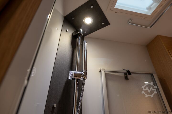 SUNLIGHT T 58 ADVENTURE félintegrált új SUNLIGHT T 58 Adventure