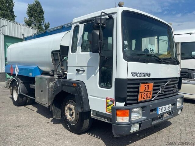 Camião-cisterna Volvo FL6.14 Volume: 9270 L 3 COMPARTMENTS