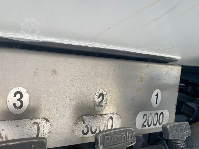 Tankwagen Volvo FL6.14 Volume: 9270 L 3 COMPARTMENTS