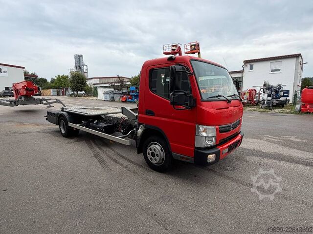 Mitsubishi Fuso Canter szállító jármű Teupen LEO 30T lánctalpas emelőhöz Mitsubishi Fuso Canter Transporter für Teupen LEO 30T Raupena
