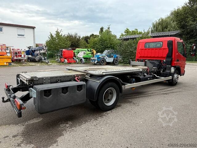 Mitsubishi Fuso Canter szállító jármű Teupen LEO 30T lánctalpas emelőhöz Mitsubishi Fuso Canter Transporter für Teupen LEO 30T Raupena
