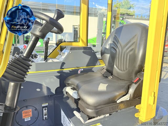 Carretilla retráctil de 4 vías Combilift CB3000 GAS TRIPLEX 4900 CABIN POSITIONER