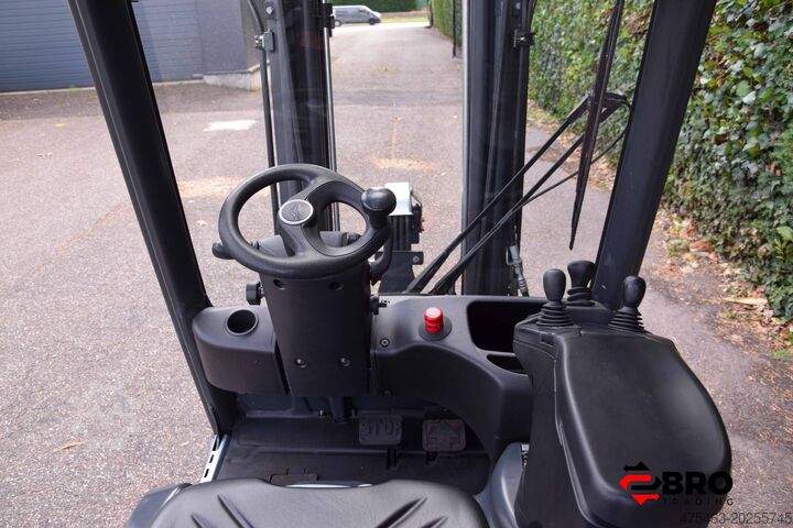Dört tekerlekli forklift Linde E14-02 EVO triplex