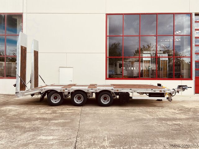 Lavtloader trailer Möslein TT 31  31 t GG Tridem- Tieflader 3 Achs, gelenktNeufahrzeug