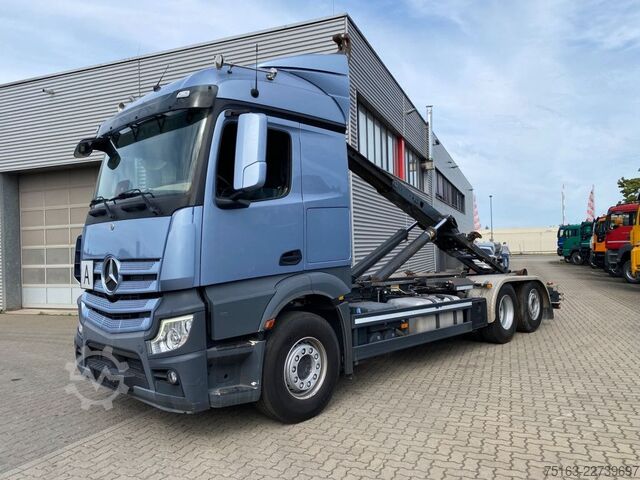 Camião porta-contentores de gancho MERCEDES-BENZ Actros neu 2548 L 6x2 Abrollkipper Meiller RS21.