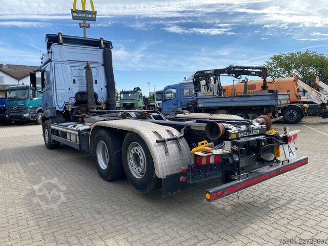 Camião porta-contentores de gancho MERCEDES-BENZ Actros neu 2548 L 6x2 Abrollkipper Meiller RS21.