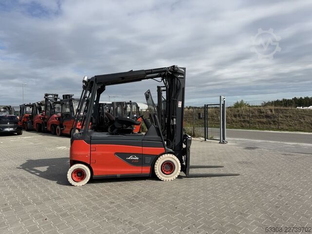 Elektrisk 4 -hjulet gaffeltruck Linde E25RL-01