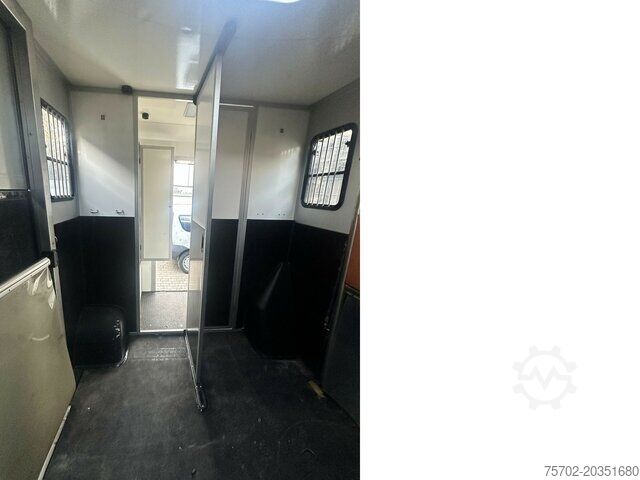 Veetransporter Renault Master Haras 1-2 Pferde Automatik Aluaufbau