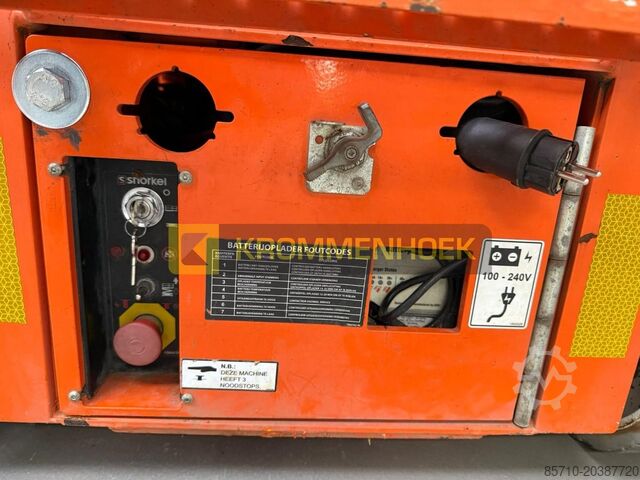 Scissor lift Snorkel S 3219 E