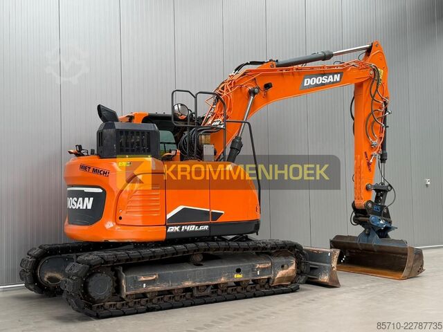 Excavadora sobre orugas Doosan DX 140 LCR-7