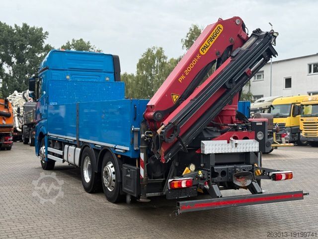 Camión de plataforma MERCEDES-BENZ ACTROS 2545 6x2 Pritsche Kran Palfinger PK20001K