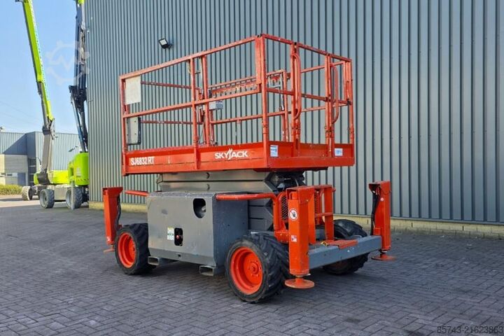 Ollós emelő SkyJack SJ6832RT Diesel, 4x4 Drive, 11.6m Working Height,