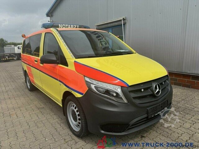 Feuerwehrfahrzeug Mercedes-Benz Vito 116 CDI 4x4 Notarzt Rettung Ambulance