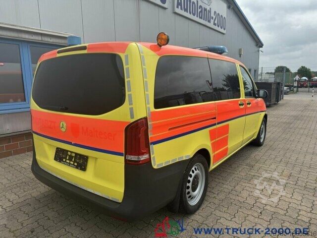 Feuerwehrfahrzeug Mercedes-Benz Vito 116 CDI 4x4 Notarzt Rettung Ambulance
