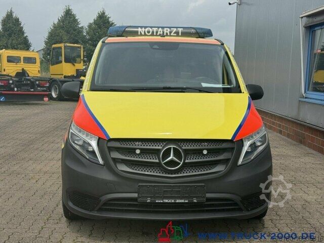 Feuerwehrfahrzeug Mercedes-Benz Vito 116 CDI 4x4 Notarzt Rettung Ambulance