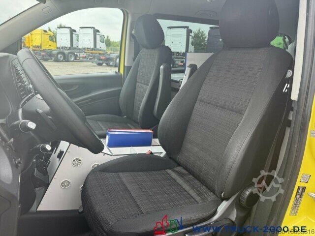 Feuerwehrfahrzeug Mercedes-Benz Vito 116 CDI 4x4 Notarzt Rettung Ambulance