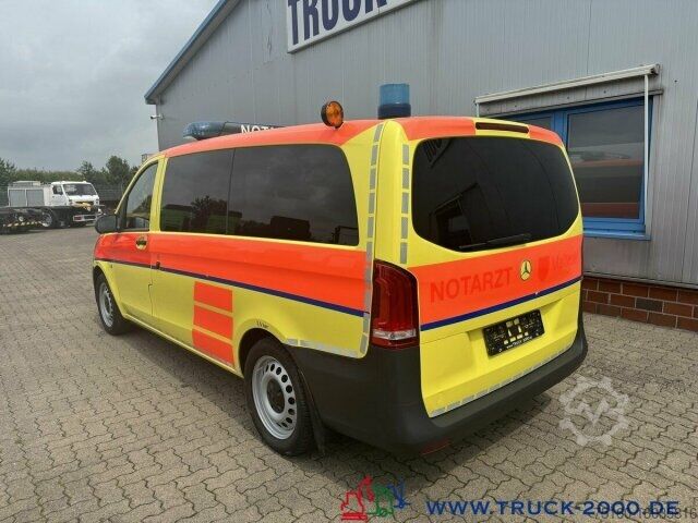 Feuerwehrfahrzeug Mercedes-Benz Vito 116 CDI 4x4 Notarzt Rettung Ambulance