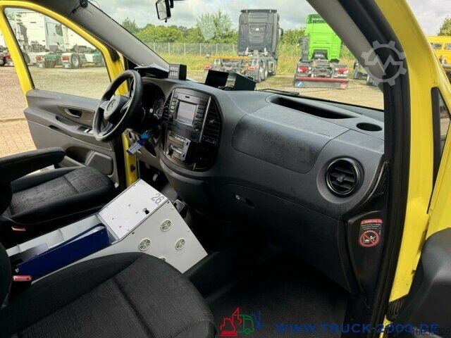Brandweerwagen Mercedes-Benz Vito 119 CDI 4x4 Notarzt Rettung Ambulance Klima