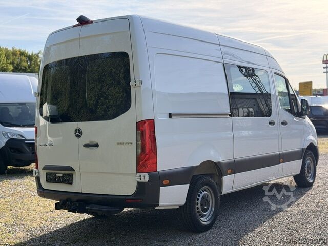 Furgão de teto alto Mercedes-Benz Sprinter 319 L2H2 V6 3,0L AHK-3,5T Kamer