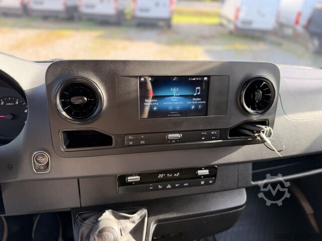Furgão de teto alto Mercedes-Benz Sprinter 319 L2H2 V6 3,0L AHK-3,5T Kamer
