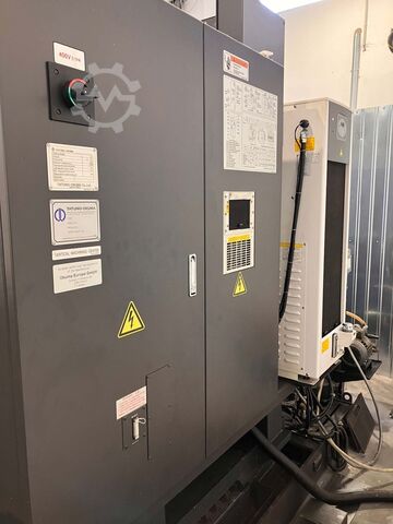 Vertikalni centar za mahinacije Okuma GENOS M560-V-e