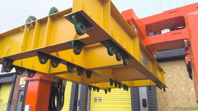 Mobilní portálový jeřáb se stabilizátorem břemene Combilift MG4T