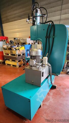 Hydraulický lis s labutím krkem HYDROIL HMV 50 120