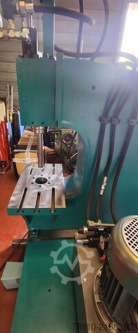 Hydraulický lis s labutím krkem HYDROIL HMV 50 120