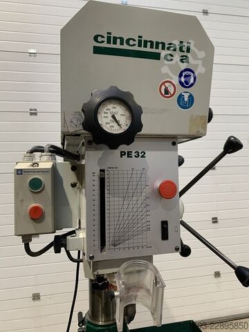 Kolomboormachine voor werkbank CINCINNATI PE 32