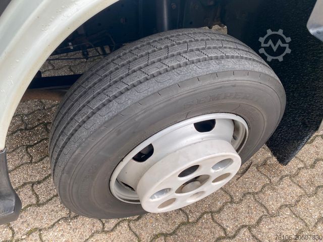 Camión caja FUSO Canter 9C18 Koffer mit Ladebordwand