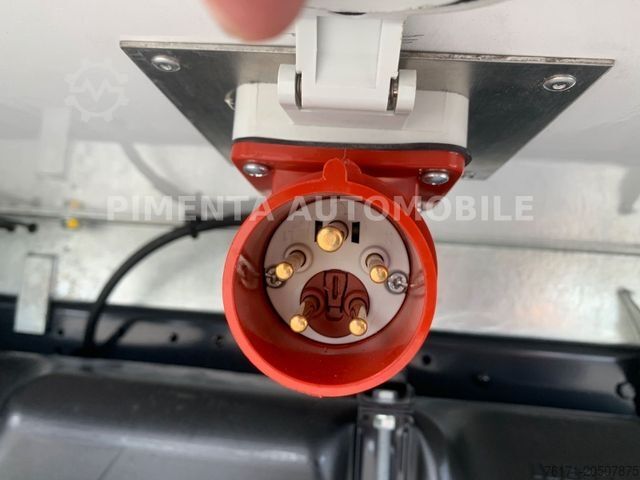 Koelwagen met geïsoleerde laadbak IVECO Daily 70C18A8 -20°C AUT ThermoKing LBW ALU AHK