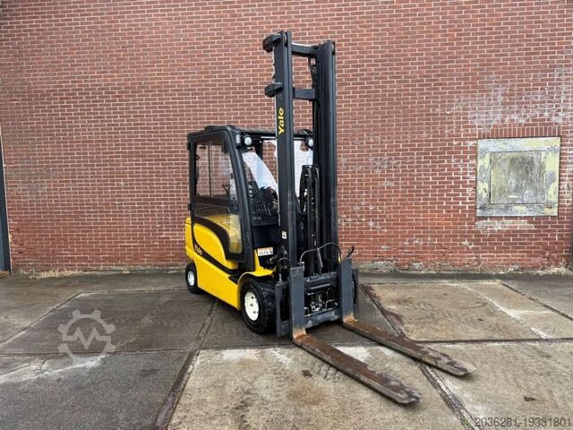 Elektrikli 4 tekerlekli forklift Yale ERP35VL F2945