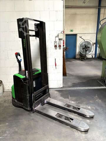 Electric pallet truck CESAB S 212
