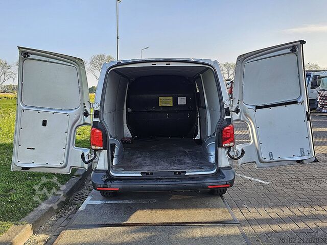 Camioneta familiar de techo alto VOLKSWAGEN TRANSPORTER 2.0 TDI L2H1 Navi Automaat