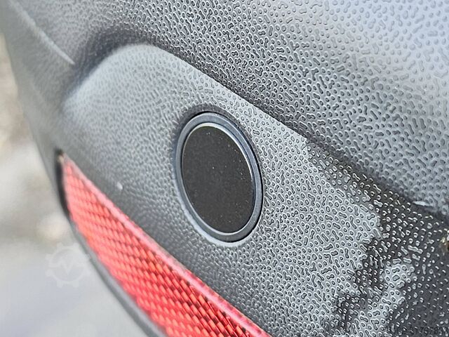 Camioneta familiar de techo alto VOLKSWAGEN TRANSPORTER 2.0 TDI L2H1 Navi Automaat