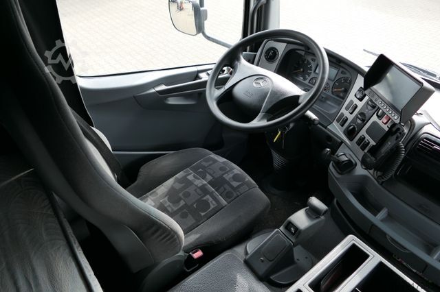 Biltransport skåpbil MERCEDES-BENZ Atego 822 Autotransporter Geschloss. Automatik