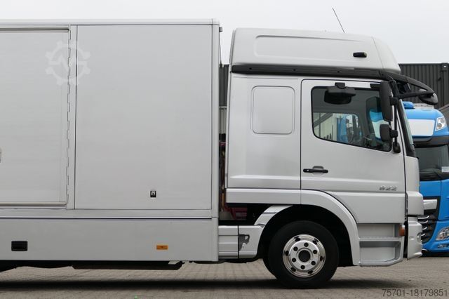 Autószállító furgon MERCEDES-BENZ Atego 822 Autotransporter Geschloss. Automatik