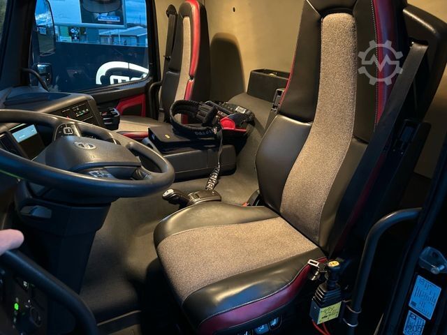 Kiepwagen VOLVO FMX 420 8x4 Montagekran 29m + JIB+Seilwinde